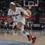17. júla 2026; Toronto, Ontario, CAN; Strážca Atlanta Dream Jordin Canada (3) jazdí na kôš proti Torontu Tempo počas prvého polčasu v Coca-Cola Coliseum. Povinný kredit: John E. Sokolowski-Imagn Images
