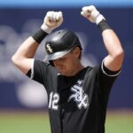 19. júla 2026; Toronto, Ontario, CAN; Trenér Chicago White Sox Colson Montgomery (12) reaguje po svojom singli proti Toronto Blue Jays počas štvrtej zmeny v Rogers Centre. Povinný kredit: John E. Sokolowski-Imagn Images