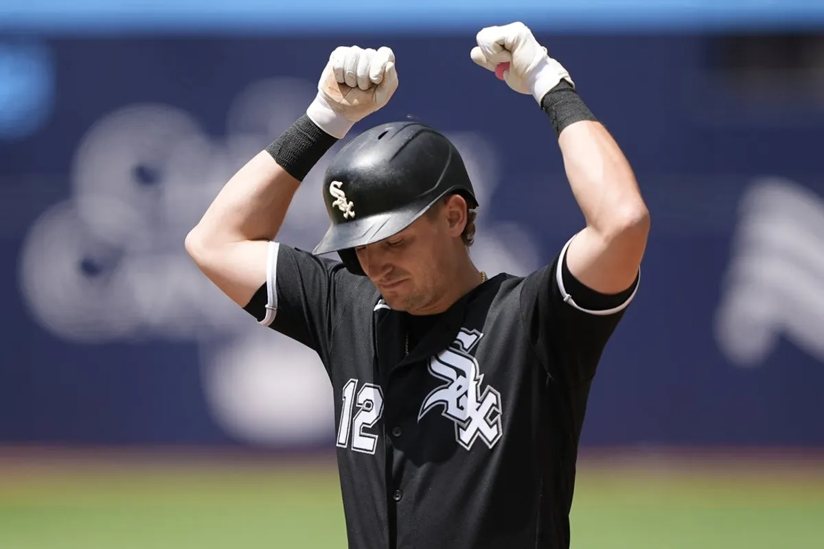 19. júla 2026; Toronto, Ontario, CAN; Trenér Chicago White Sox Colson Montgomery (12) reaguje po svojom singli proti Toronto Blue Jays počas štvrtej zmeny v Rogers Centre. Povinný kredit: John E. Sokolowski-Imagn Images
