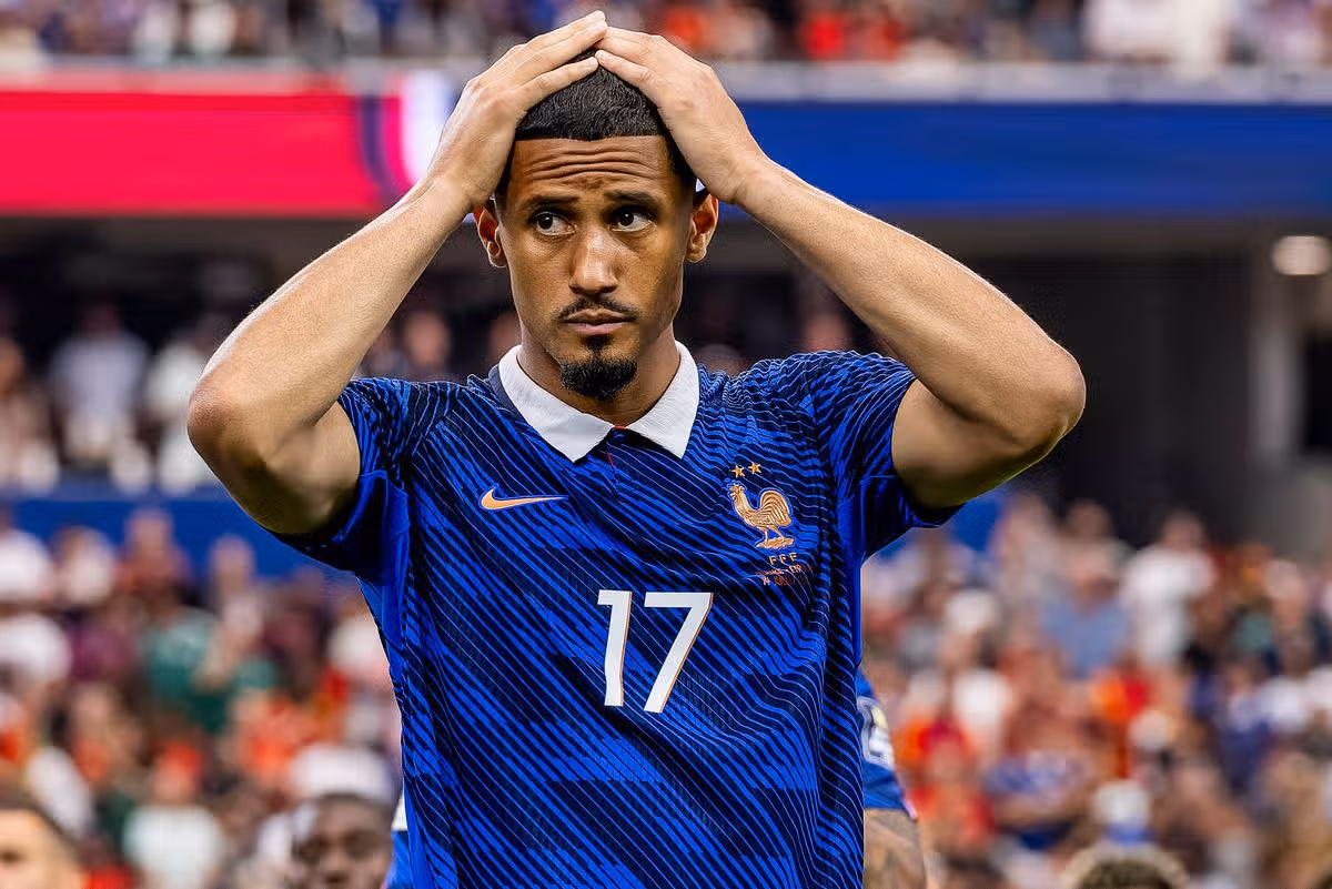 William Saliba bol nútený odstúpiť pre zranenie za Francúzsko proti Španielsku