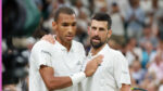 Wimbledon: Felixovi Augerovi-Aliassimeovi sa počas tlačovej konferencie po prehre Novaka Djokoviča zatočila hlava