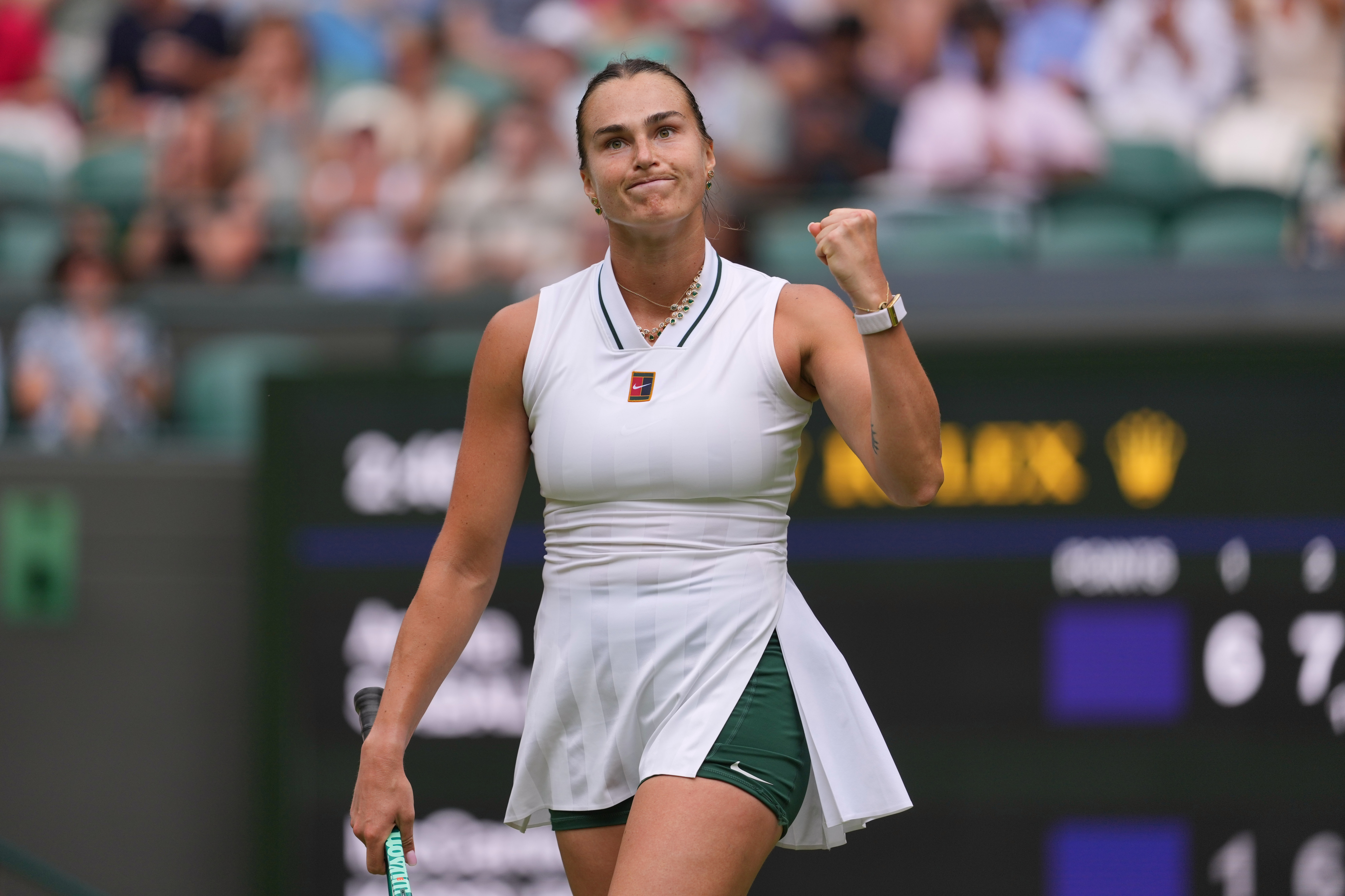 Bieloruska Aryna Sabalenková oslavuje víťazstvo nad Američankou McCartney Kesslerovou v zápase 2. kola dvojhry žien na tenisových majstrovstvách Wimbledonu v Londýne, v stredu 1. júla 2026.
