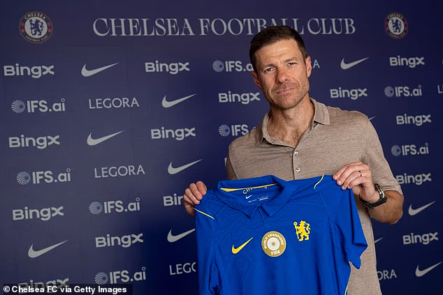 Xabi Alonso oficiálne začal pôsobiť ako šéf Chelsea po svojom vymenovaní v máji