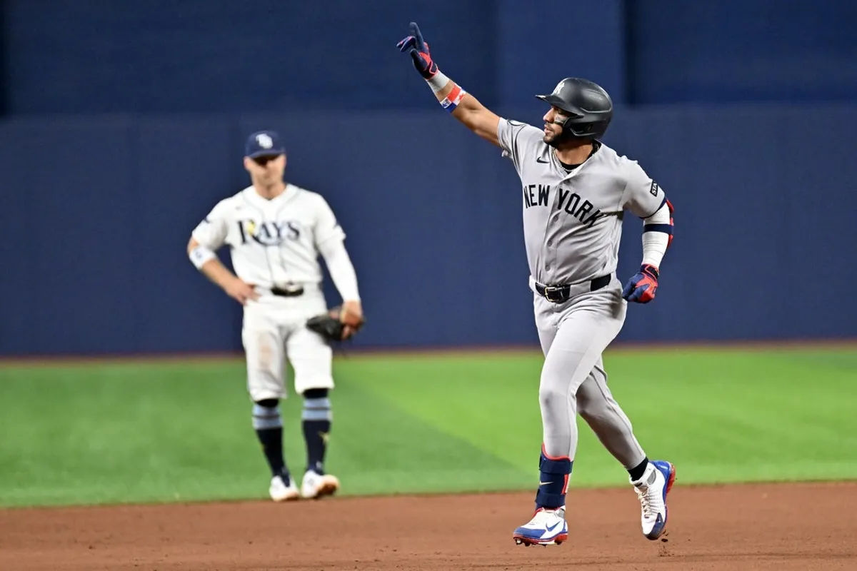 6. júla 2026; Petrohrad, Florida, USA; Krátke stopér New York Yankees Jose Caballero (72) reaguje po tom, čo v ôsmej smene proti Tampe Bay Rays na Tropicana Field zasiahol samostatný homerun. Povinný kredit: Jonathan Dyer-Imagn Images