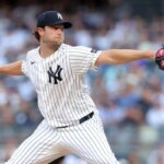 17. júla 2026; Bronx, New York, USA; Nadhadzovač Gerrit Cole (45) z New York Yankees nastúpi počas prvej zmeny na štadióne Yankee proti Los Angeles Dodgers. Povinný kredit: Brad Penner-Imagn Images