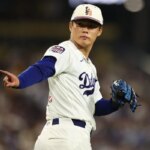 4. júla 2026; Los Angeles, Kalifornia, USA; Nadhadzovač Los Angeles Dodgers Yoshinobu Yamamoto (18) reaguje v siedmej zmene proti San Diego Padres na štadióne Dodger. Povinný kredit: Kiyoshi Mio-Imagn Images