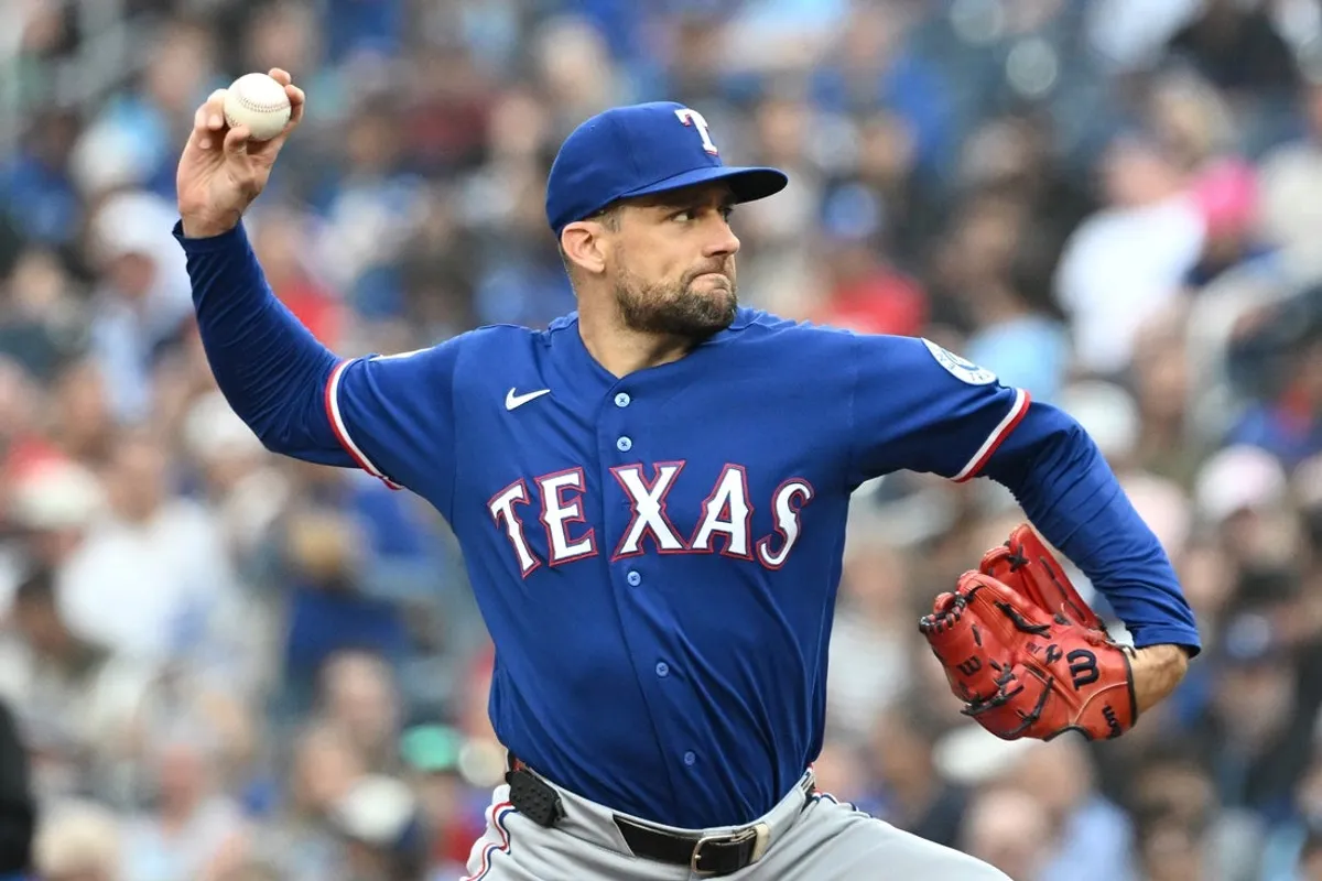 26. júna 2026; Toronto, Ontario, CAN; Začiatočný nadhadzovač Texas Rangers Nathan Eovaldi (17) nastúpi proti Torontu Blue Jays v prvej smene v Rogers Centre. Povinný kredit: Dan Hamilton-Imagn Images