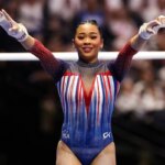 28. júna 2024; Minneapolis, Minnesota, USA; Sunisa Lee oslavuje svoju nerovnomernú rutinu počas gymnastických skúšok olympijských tímov USA v Target Center. Povinný kredit: Matt Krohn-Imagn Images