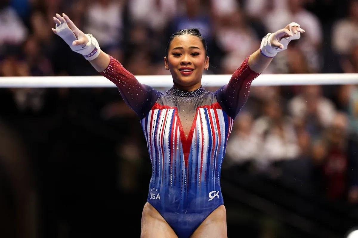 28. júna 2024; Minneapolis, Minnesota, USA; Sunisa Lee oslavuje svoju nerovnomernú rutinu počas gymnastických skúšok olympijských tímov USA v Target Center. Povinný kredit: Matt Krohn-Imagn Images