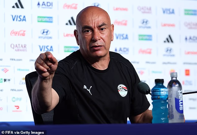Egyptský manažér Hossam Hassan zúrivo obvinil FIFA z falšovania majstrovstiev sveta