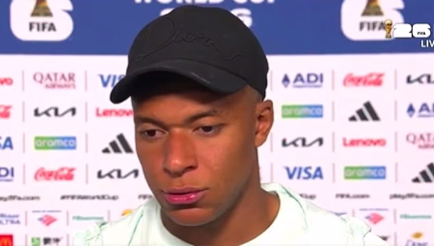 Zdá sa, že Kylian Mbappe kritizoval spôsob, akým hlavný tréner Didier Deschamps postavil národný tím proti Španielsku po záverečnom hvizde.