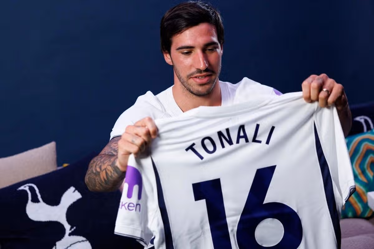 Sandro Tonali sa pripojí k predsezónnemu tréningu Tottenhamu po jeho prestupe z Newcastlu United za 100 miliónov libier
