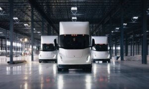 Tesla-Semi-lands-largest-electric-truck-deal-in-US-history.jpeg